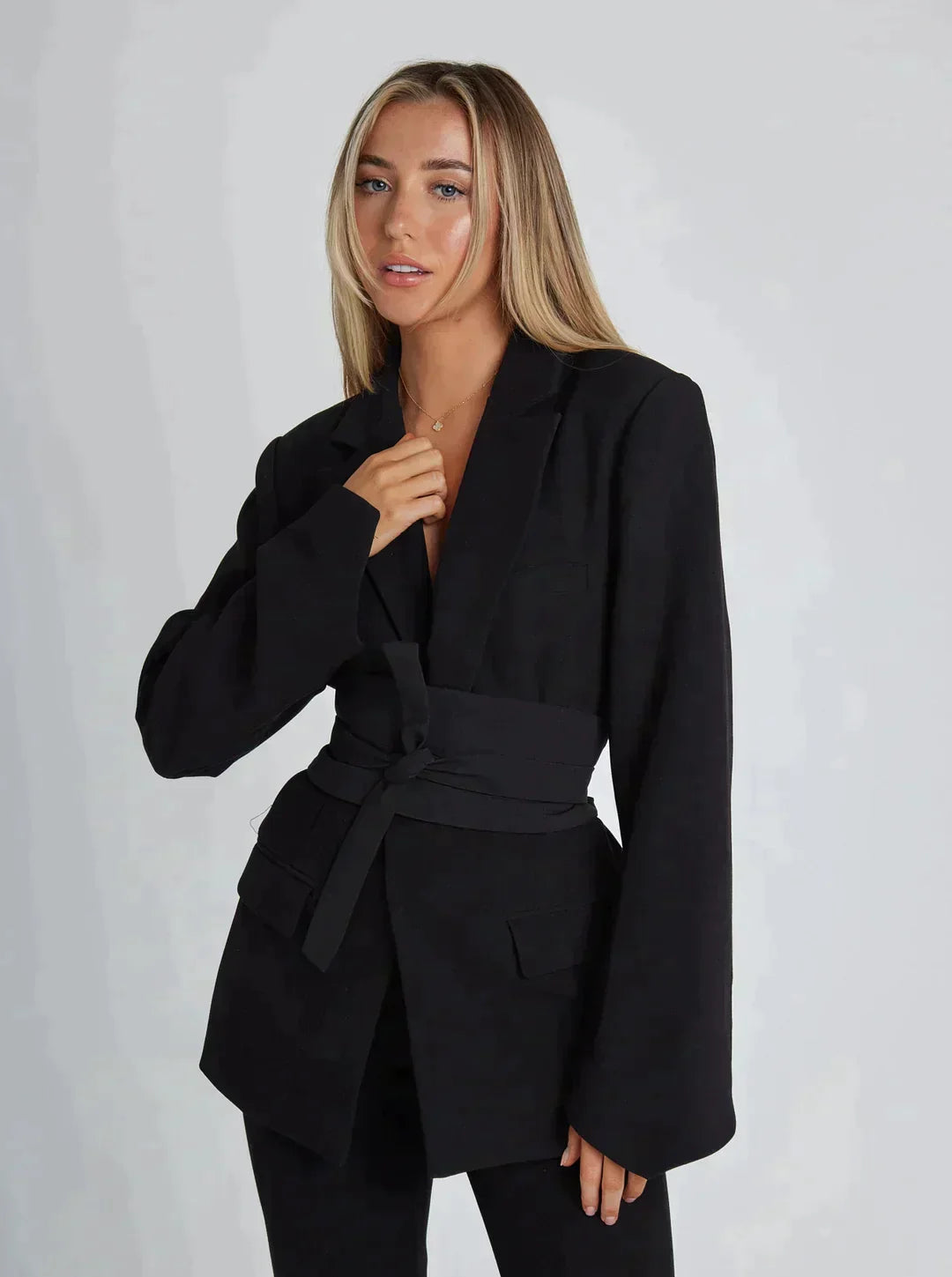 Cloé | Stijlvolle, Getailleerde Blazer met Tailleband