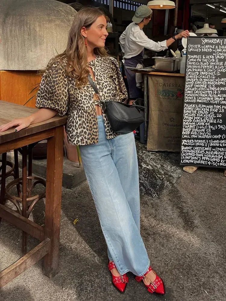 Saar - Trendy Leopard Print Top