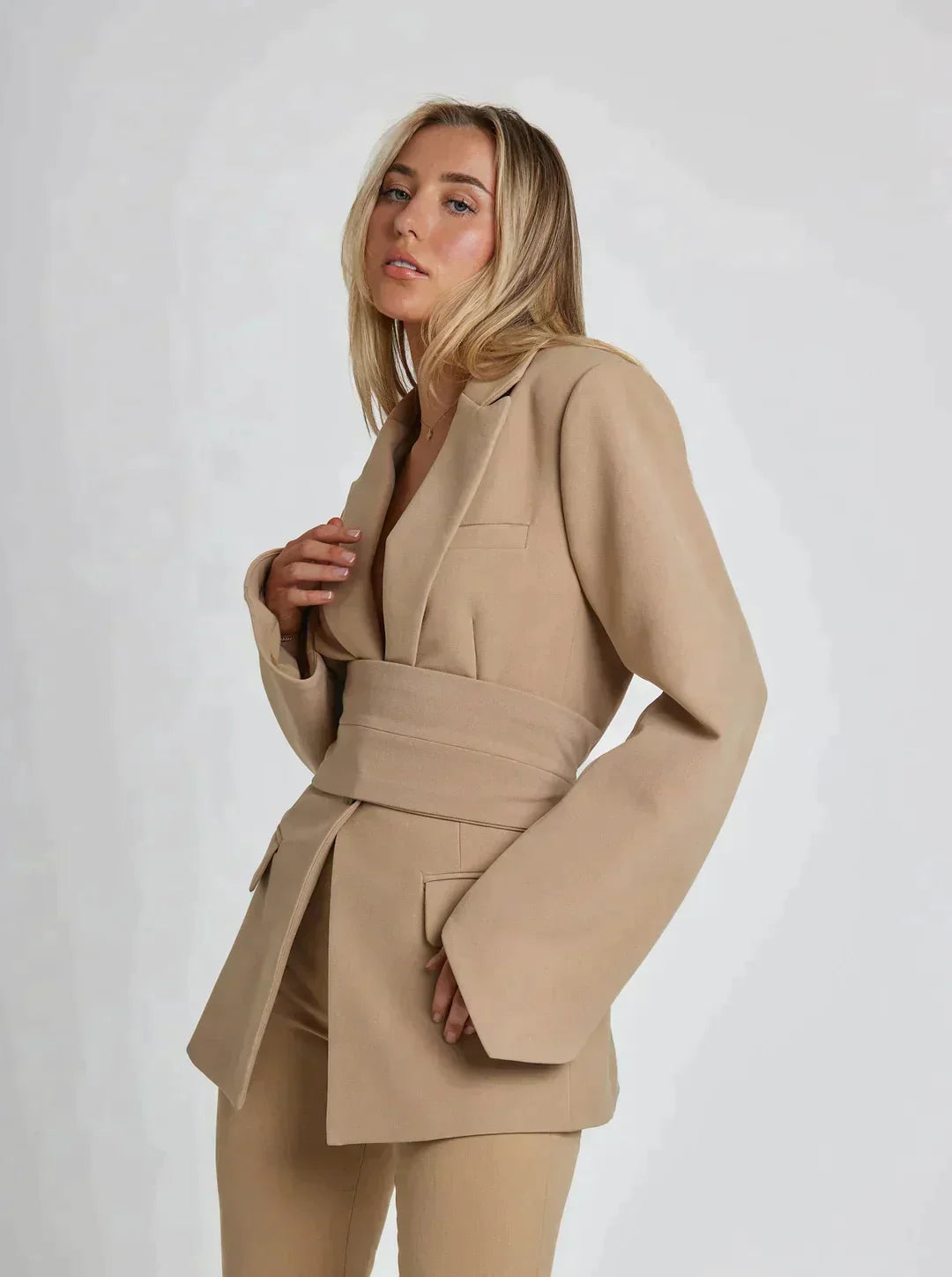 Cloé | Stijlvolle, Getailleerde Blazer met Tailleband