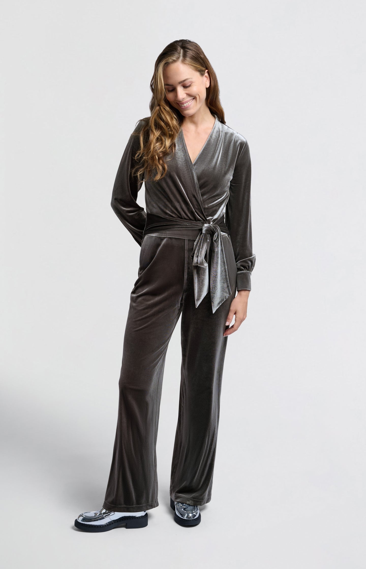 Isaline – Fluwelen Jumpsuit met Strikceintuur