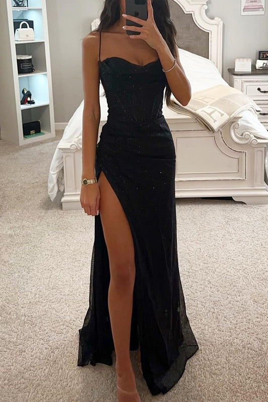 Goele – Luxe Glamour Jurk met Verfijnde Glans & Elegante Split