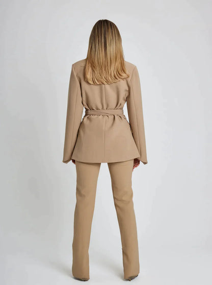 Cloé | Stijlvolle, Getailleerde Blazer met Tailleband