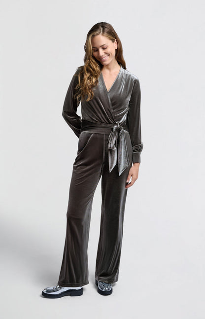 Isaline – Fluwelen Jumpsuit met Strikceintuur